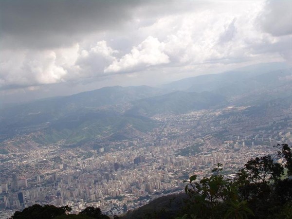 Вид с нашего посольства на Каракас